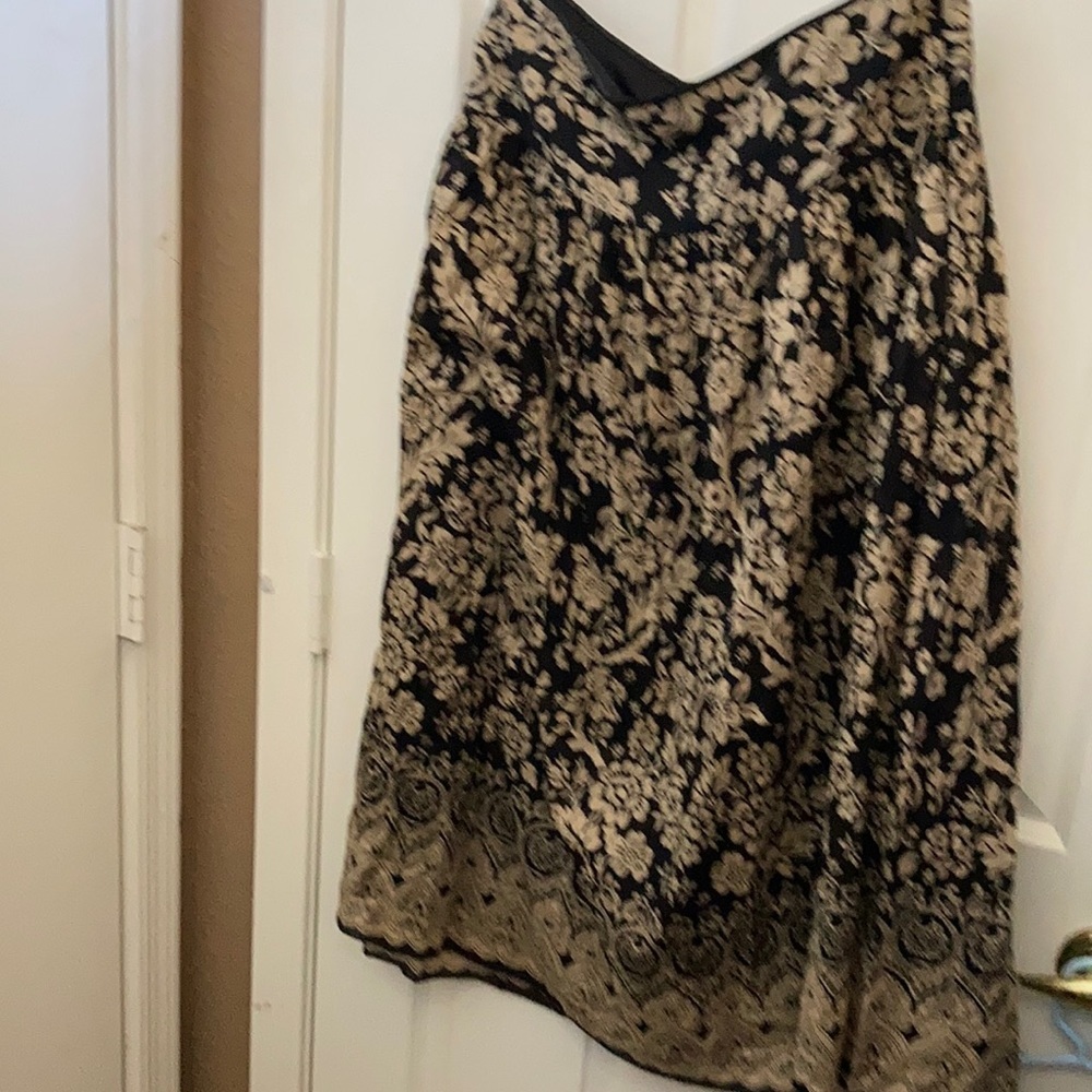 FINAL MARKDOWN Jones New York signature skirt medium